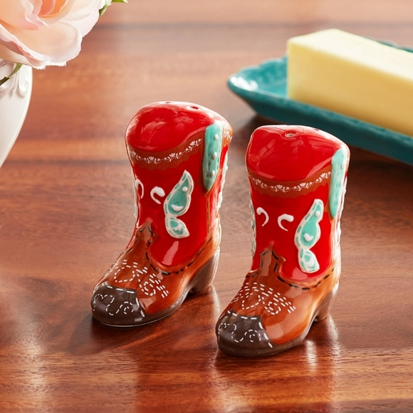 ❤️ New Pioneer Woman Red Cowboy Boots Salt & Pepper Shaker Set - Picture 1 of 6